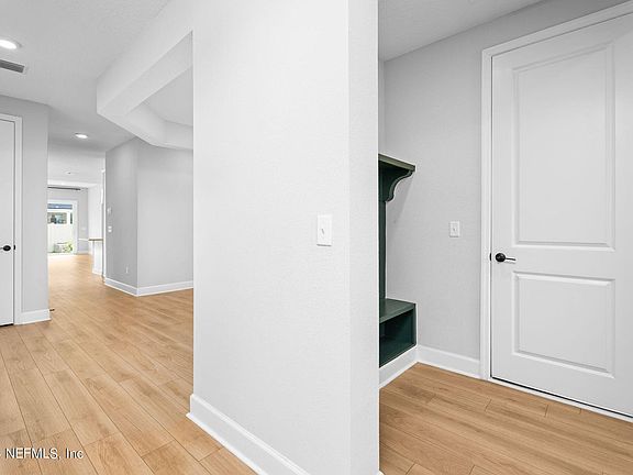 4th image of 284 Millenia Dr