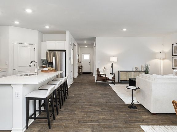 2nd image of 2050 Live Oak Dr