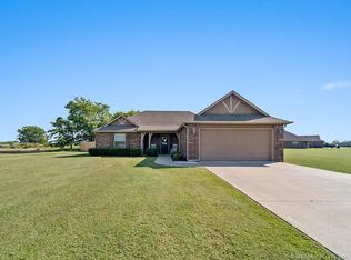 1 Tallgrass Ln, Pryor, OK 74361