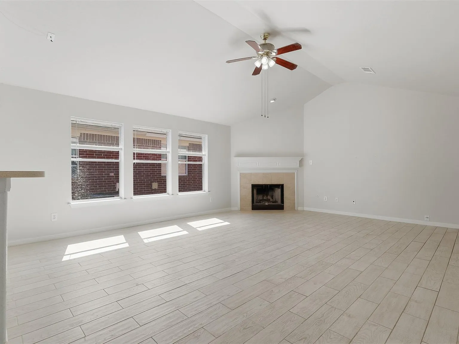 4 bed, 2.0 bath, 1875 sqft, $1,900 — Photo 4