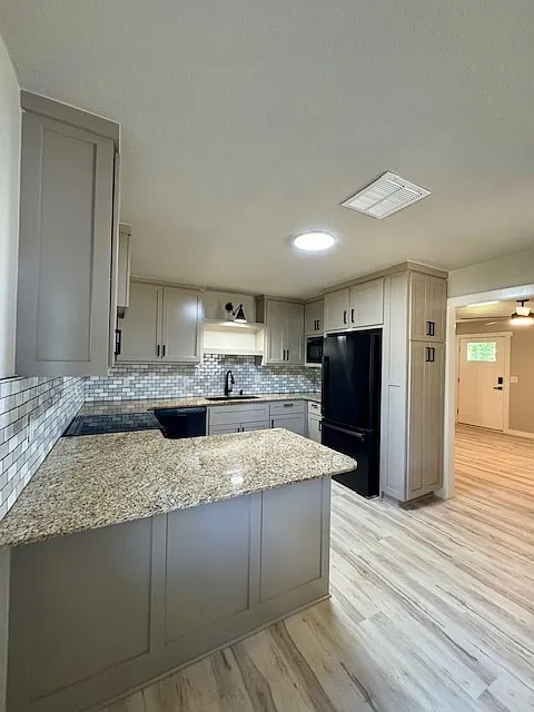705 SE 10th St - 1 — Photo 2