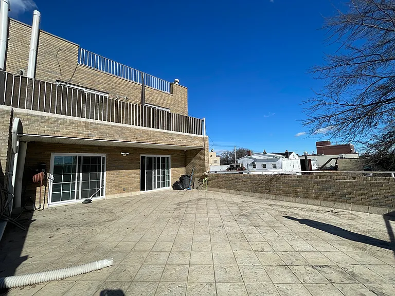 Metropolitan Ave — Photo 10
