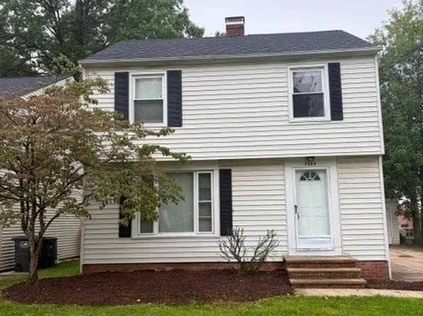 1388 Cranover Rd, Lyndhurst, OH 44124