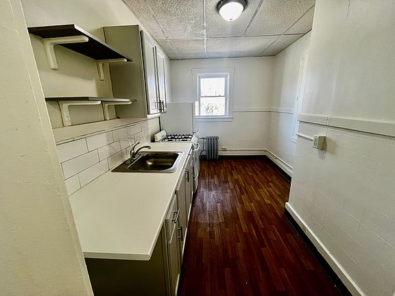 5th image of 25 Broezel St APT 206