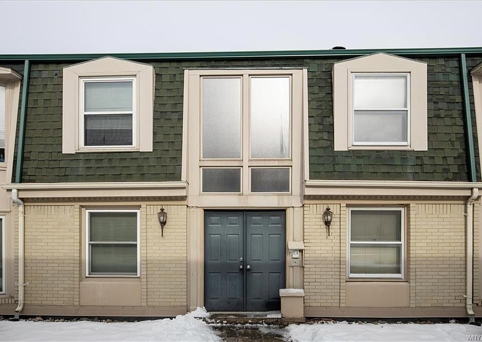 1st image of 32 Bernhardt Dr APT 4