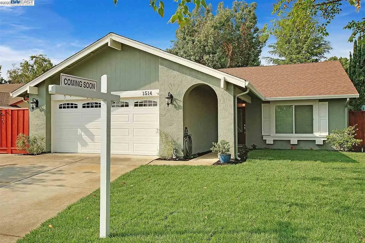 1514 Honeysuckle Rd photo 1