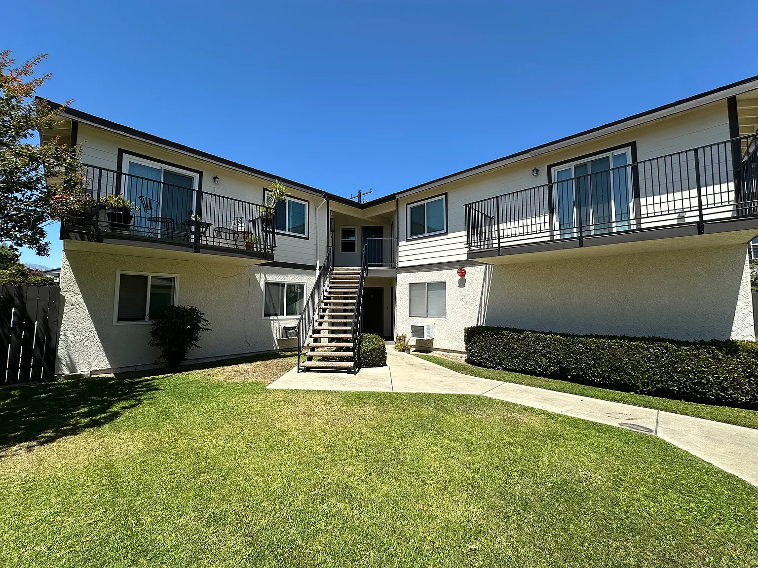 2 bed, 900 sqft, $1,925 — Photo 1