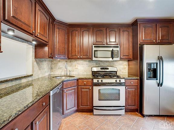 2nd image of 19 Morgan Pl