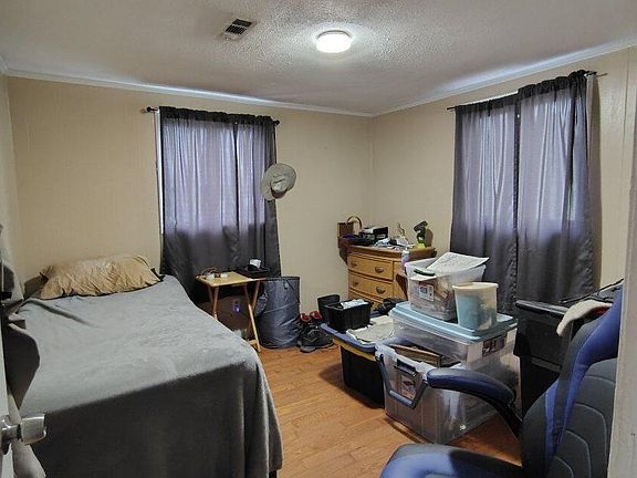 4th image of 613 W 4th Ave