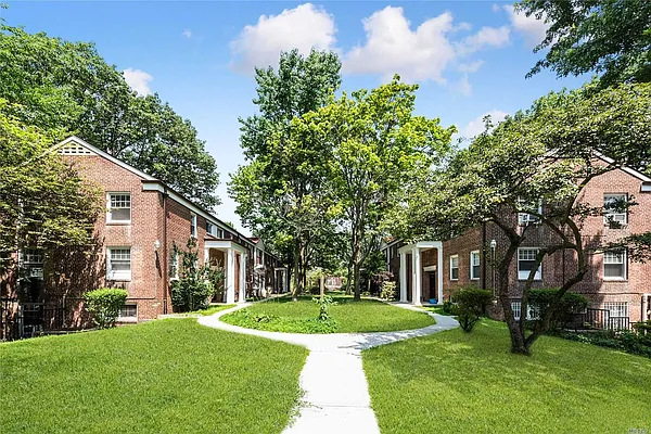 Sold by Century 21 American Homes | media 33