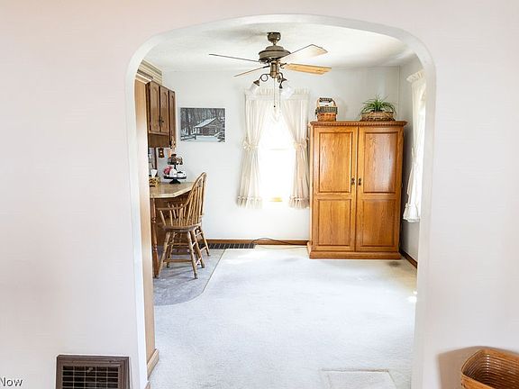 4th image of 8 Driggs Ln