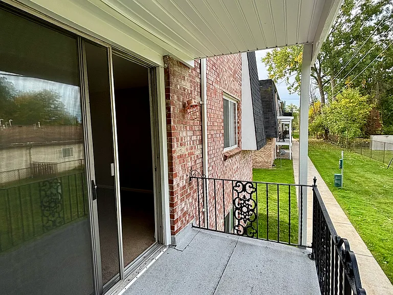 Losson Garden Apartments — Photo 13