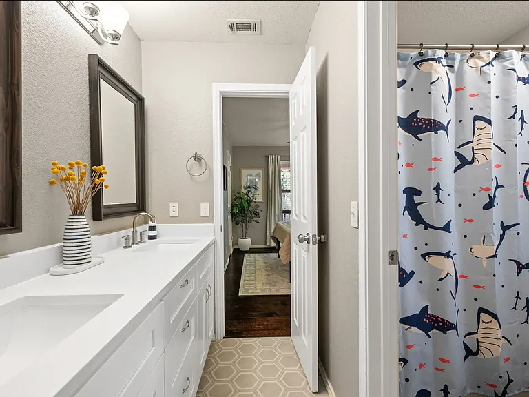 3950 Travis Country Cir — Photo 18