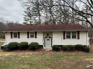 1929 Maple Dr, Zanesville, OH 43701