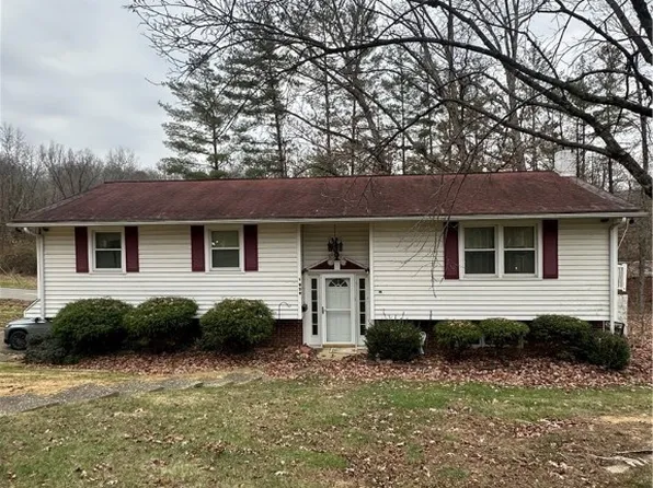 1929 Maple Dr, Zanesville, OH 43701