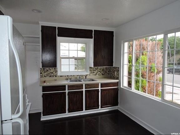 5th image of 1138 W Girard Ave