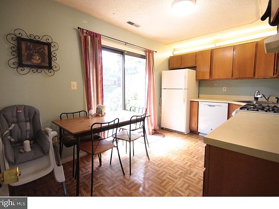 3rd image of 22 Van Buren Pl