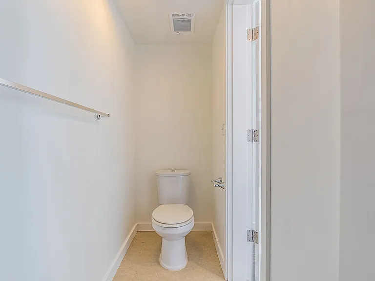 Modern Efficient Apartments in Prime Capitol Hill Location — Photo 21