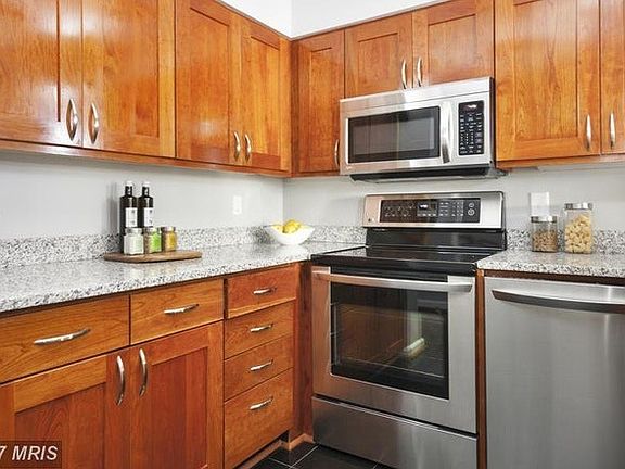 2nd image of 115 N Lee St APT 212