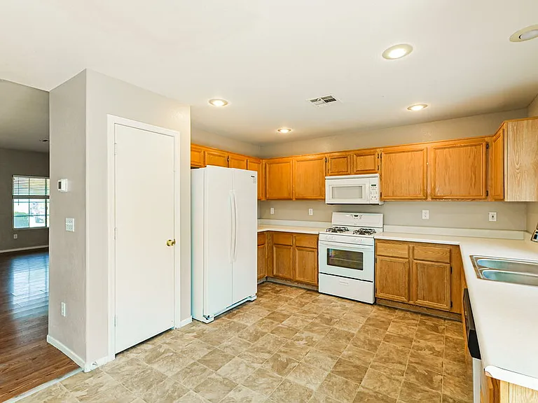 1096 Pincay Dr — Photo 7