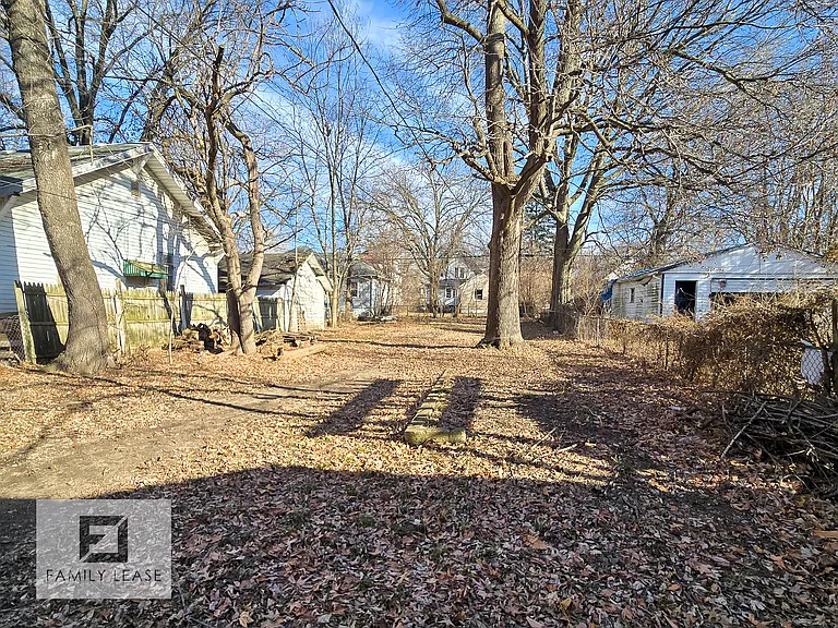 1764 N College St — Photo 17
