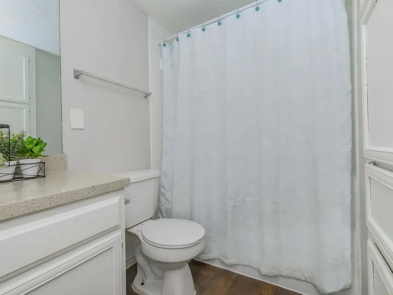 Lincoln Glens Apartments — Photo 28
