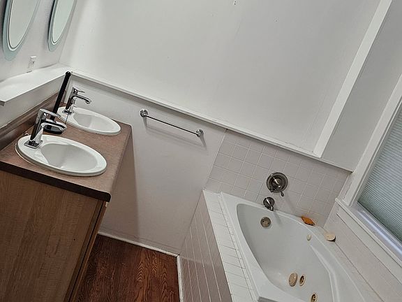 4th image of 8009 Glen Echo Dr