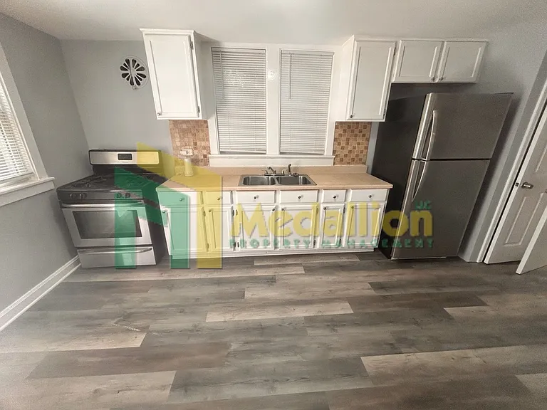 9116 S Greenwood Ave — Photo 5