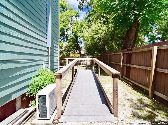 2nd image of 517 Montana St APT 2