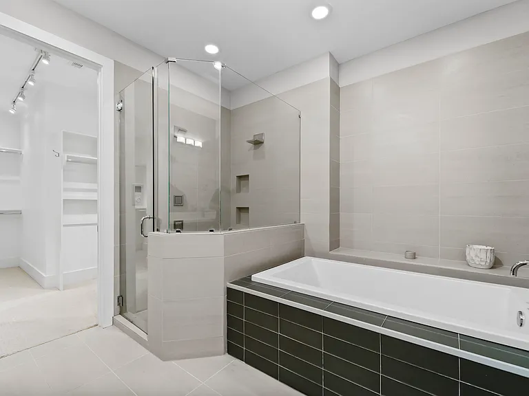 1517 Driscoll St — Photo 26