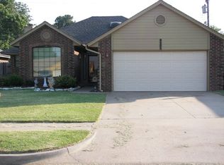 9205 Apple Dr, Midwest City, OK 73130