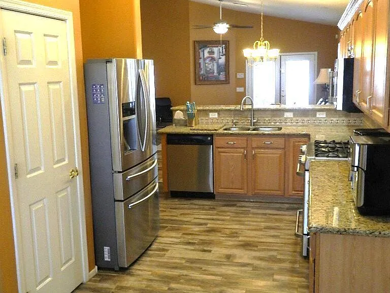 17210 W Elm St — Photo 12