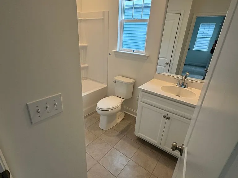 102 Hawthorne Landing Dr — Photo 17