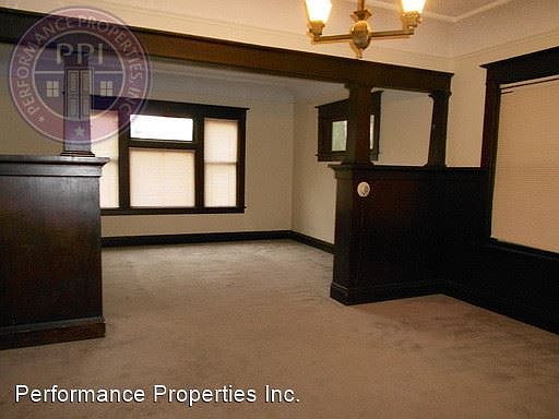3rd image of 423 SE 28th Ave #3463988