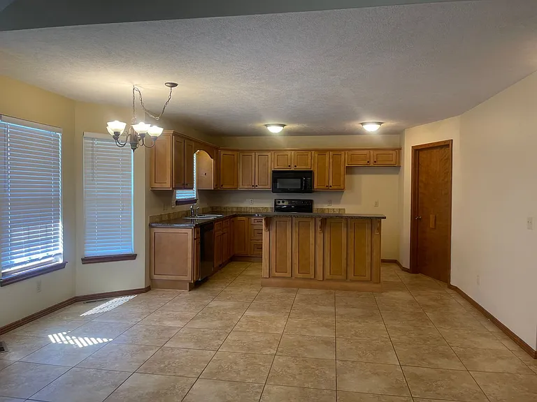 5282 E Blaine St — Photo 4