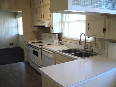 2nd image of 242 Tremont Park Dr SE