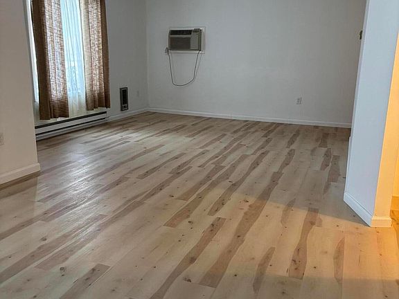 5th image of 223 Medford Ct Unit E