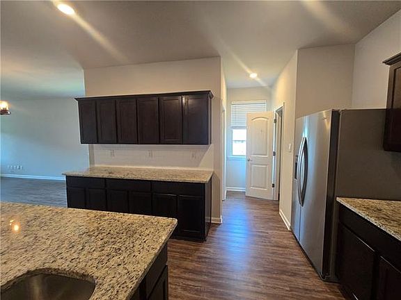 4th image of 1848 E Lakeshore Landing Dr