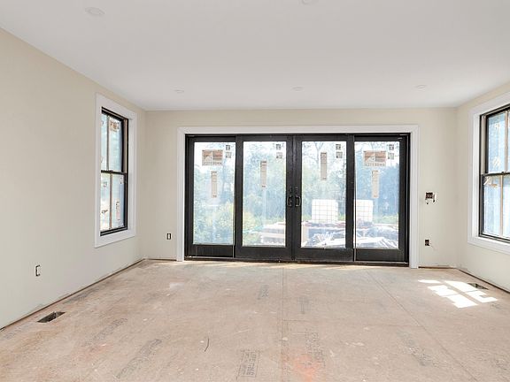 4th image of 25 Underhill Ave