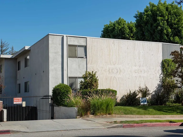 346 S Los Robles Ave #1 — Photo 2