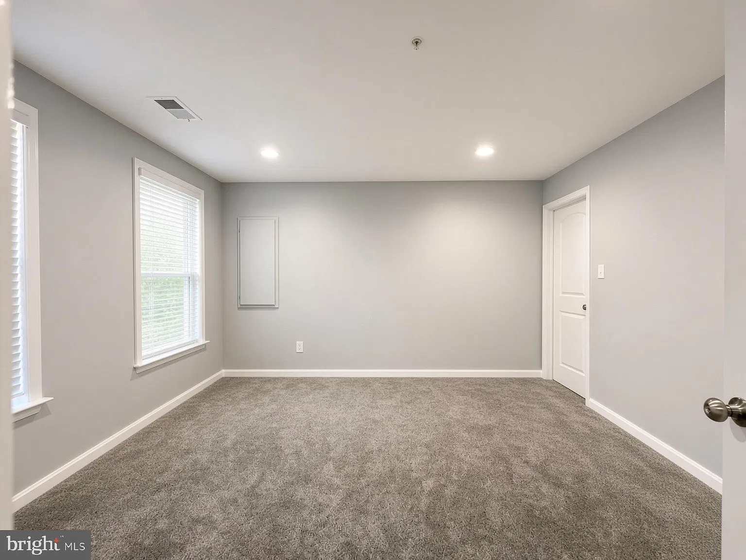 1 bed, 1.0 bath, 1938 sqft, $1,000 — Photo 3