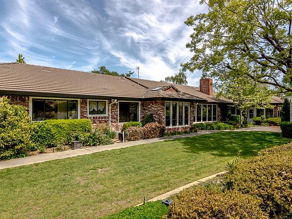 3rd image of 11190 Meadow Brook Dr