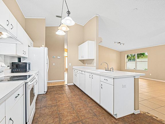 3rd image of 1715 Arash Cir