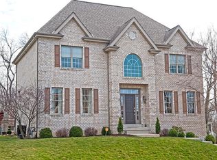 104 Oakview Dr, Cranberry Township, PA 16066