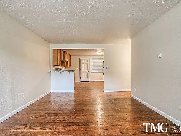Jackson Court Apartments — Photo 16