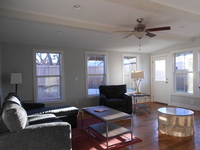 1st image of 314 W Travis St