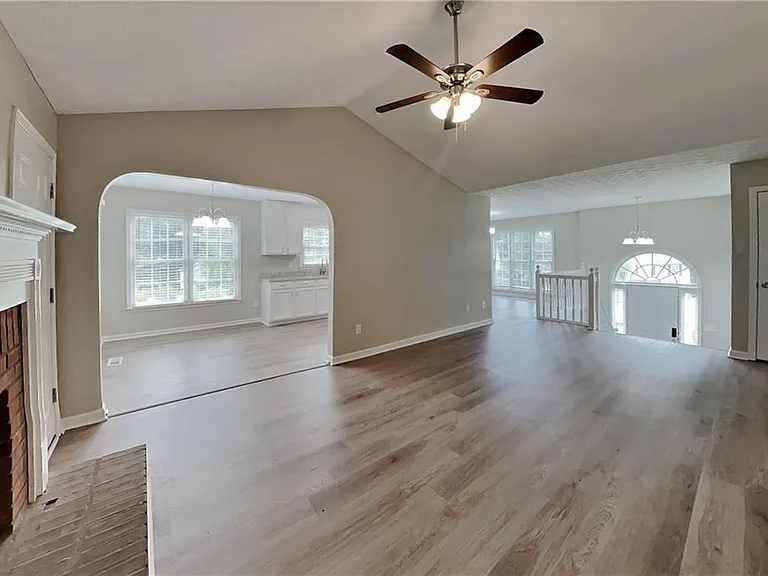 170 Sterling Dr — Photo 25