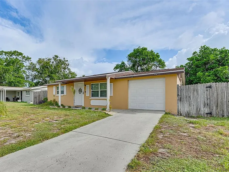 9746 Lake Chrise Ln — Photo 1