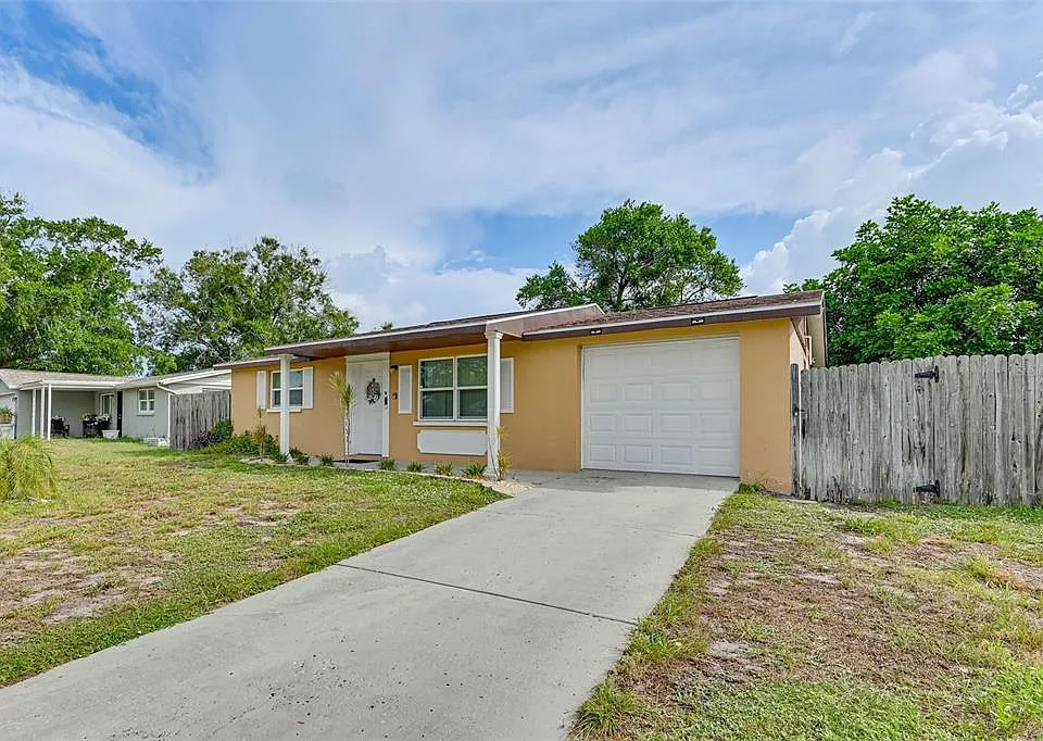 9746 Lake Chrise Ln