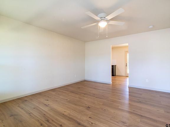 5th image of 728 S Palmer Ave